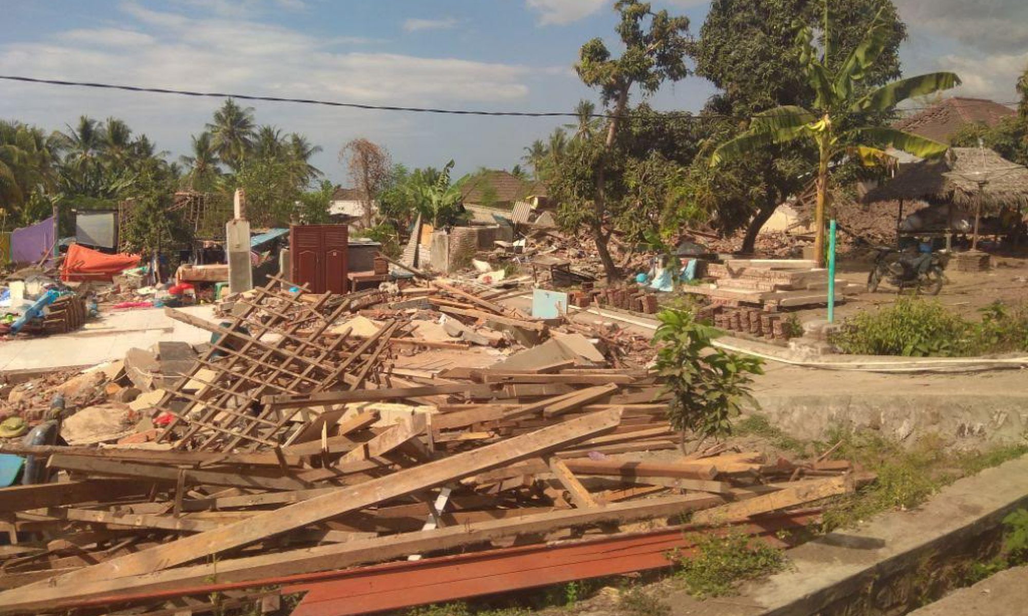 インドネシア・ロンボク島地震救援ニュース